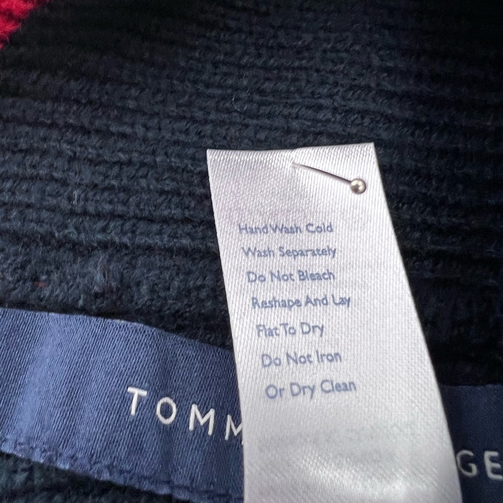TOMMY HILFIGER WARM HAT & SCARF SET, NAVY BLUE WITH RED ACCENT,UNISEX, ONE SIZE - Picture 15 of 15